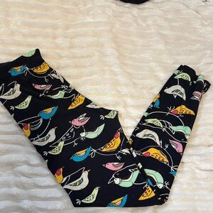 Black Bird Print Leggings - Colorful Bird Pattern